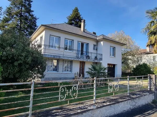 Beaulieu sur Dordogne grand T5 bien situé sud-est