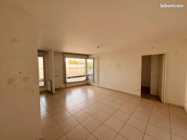 Appartement F3 de 60m2 avec terrasse de 40m2 - Résidence sécurisée