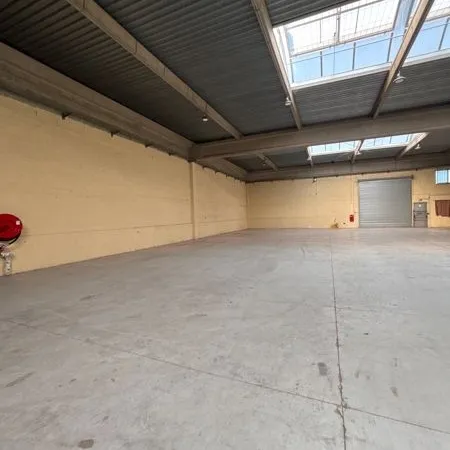 Local industriel 750 m²