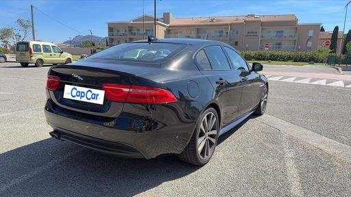 Jaguar XE 2.0 D - 180 CH AWD BVA8 - R-Sport – 2017 – 106953 km – Diesel – Boîte Automatique — photo 18