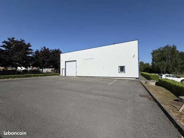 Local d'activité 451 m²