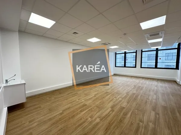 Local professionnel 64 m²