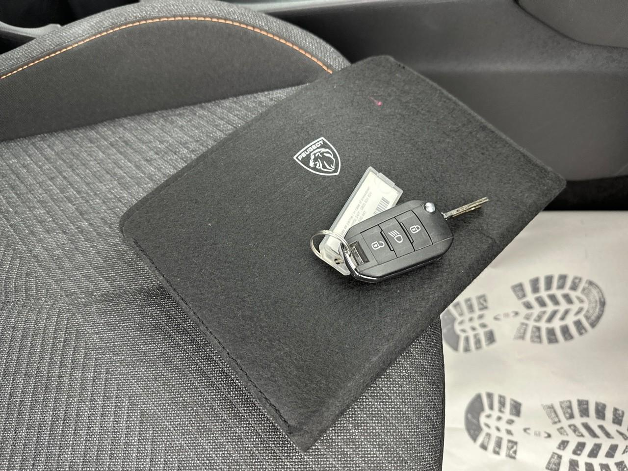 Peugeot 2008 100 s&s bvm6 style — photo 32
