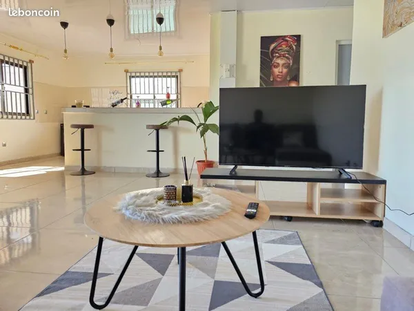T3 MEUBLÉ 100 m² + GRANDE TERRASSE + INTERNET - MARIPASOULA - 1 100 CC