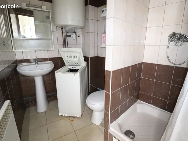 Studio meublé 20m² au Rez de chaussée proche porte d'ARRAS