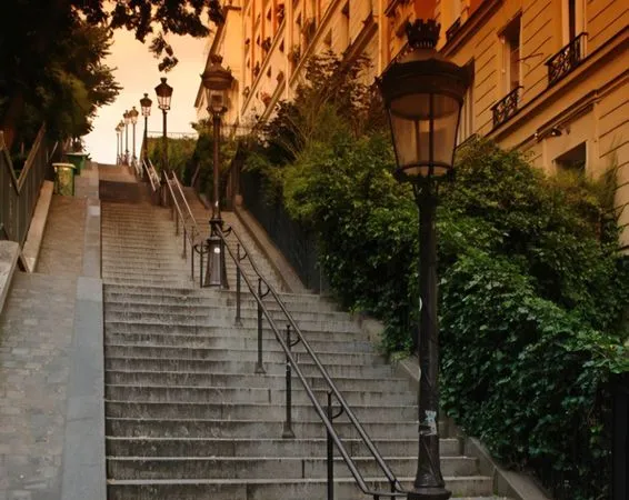 🏡 Studio entièrement rénové - Paris Montmartre - Rue Paul Féval