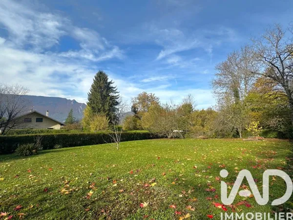 Terrain 910 m²
