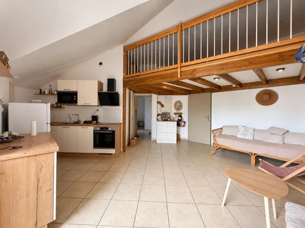 A VENDRE - APPARTEMENT DE TYPE T2 DE 48,63 M2 ENVIRON - SAINT-GILLES-LES-BAINS - 292 000 €