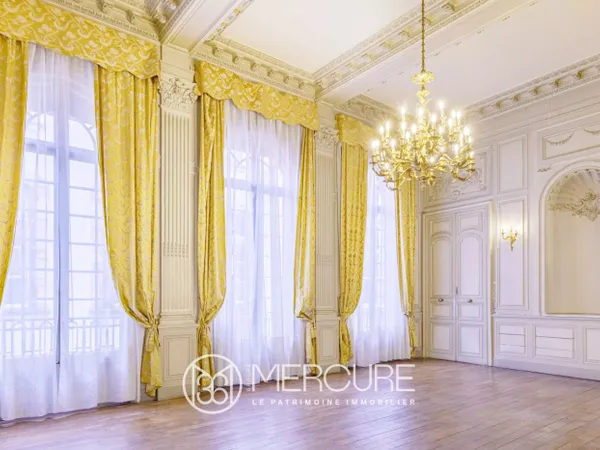 APPARTEMENT XVIIIE ET XIXE A RENOVER