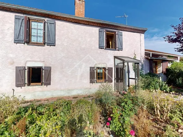 Maison à rénover avec jardin et grange