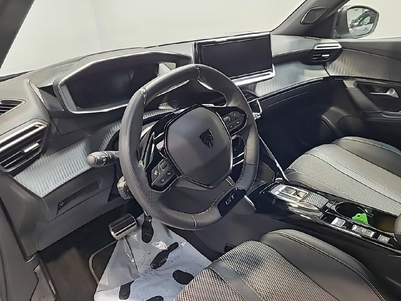 Peugeot 2008 hybrid 145 ch e-dcs6 gt — photo 9