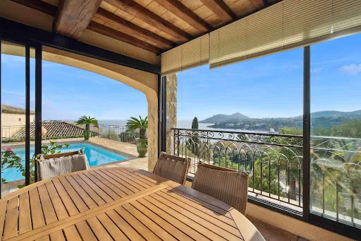 Villa 6 pièces 230 m²