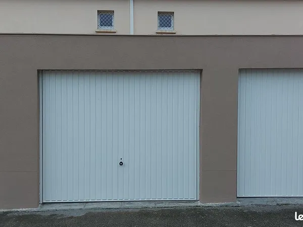 A louer Garage / Box fermé à CUERS