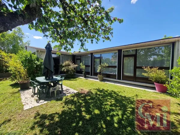 Jolie maison de plain pied (3 chambres) avec garage sur env.