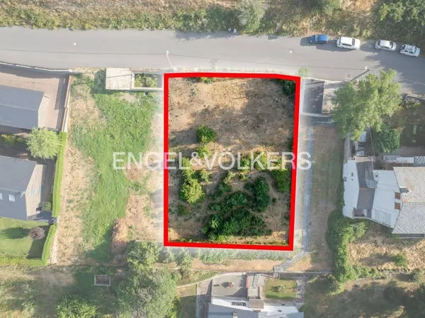 Terrain constructible 875 m²