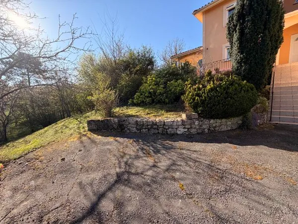 Maison 9 pièces 242 m²