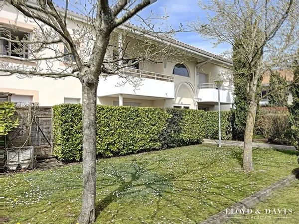 ROYAN CENTRE : appartement T4, 87 m² avec garages
