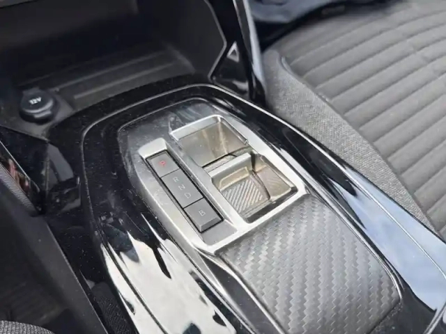 Peugeot 208 electrique 50 kwh 136ch — photo 14