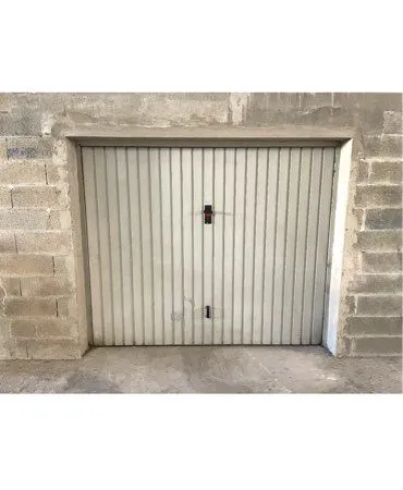 Grand garage