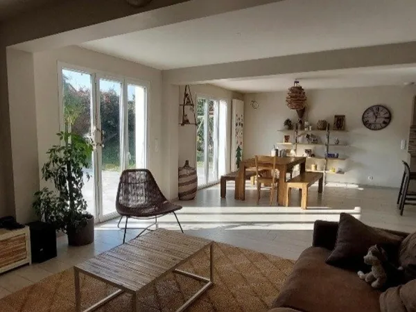 Maison individuelle avec piscine coeur de village