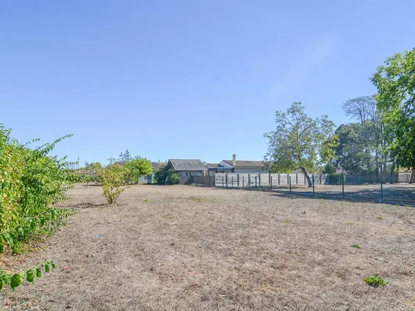 Terrain Saint Medard En Jalles 830 m2 - Belles possibilités de construction !