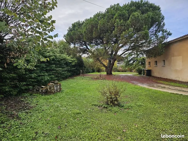 Terrain à bâtir de 720 m² à PESSAC (33)
