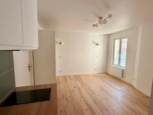 Studio 20m2 sur cour Paris 20e rue Vitruve