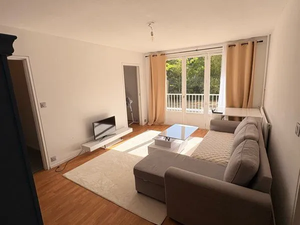 T3 meublé 54 m² - 2 balcons - Garage fermé - 900 m UCO - Angers