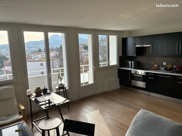 Appartement climatisé dernier étage sans vis à vis