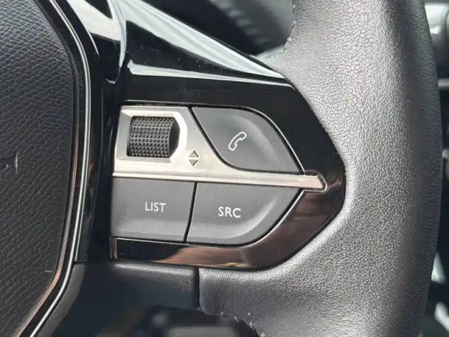 Peugeot 208 electrique 50 kwh 136ch — photo 18