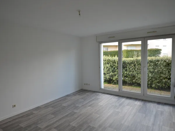 Beau T2 Proche parc Bourran