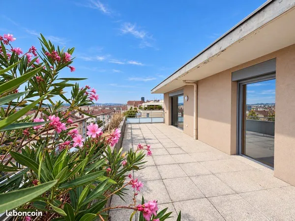 Dernier étage avec terrasse vue panoramique plein sud