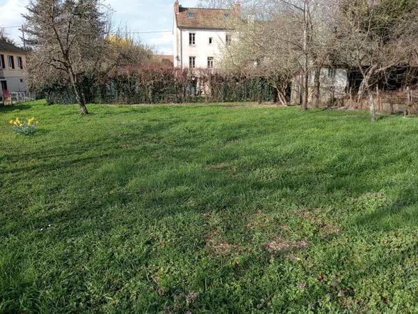 Terrain à bâtir dans la ville d'Autun