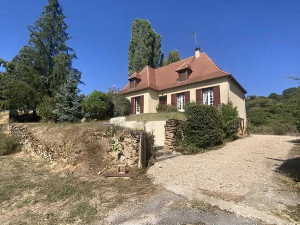 Secteur Gramat, belle maison traditionnelle avec fort potentiel.
