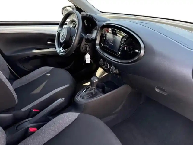 Toyota Aygo X 1.0 vvt-i 72ch dynamic s-cvt my24 — photo 11