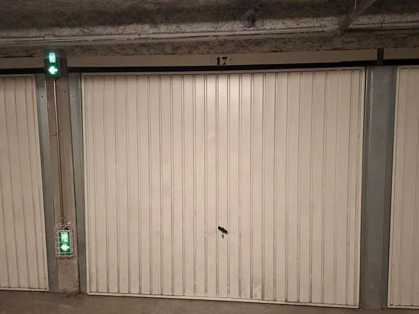 à louer - garage / box fermé - rdc -1