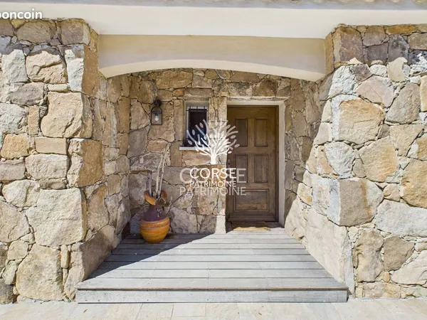 Villa 8 pièces 220 m²