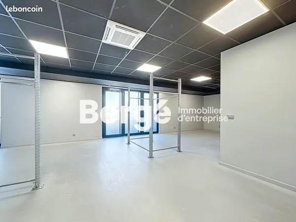 Local bureaux 164 m²