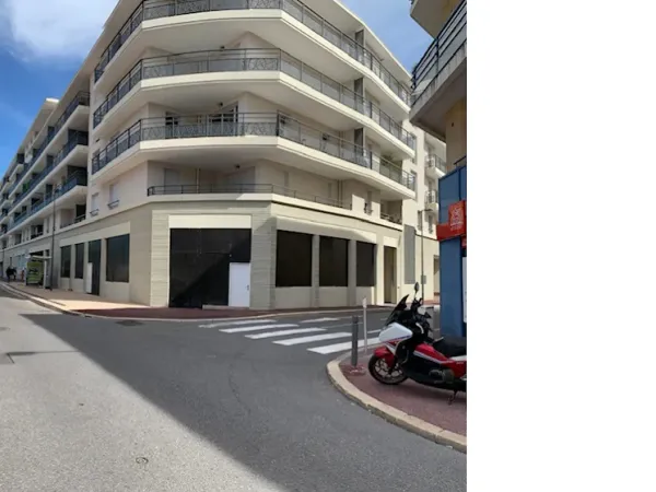Local 97 m²