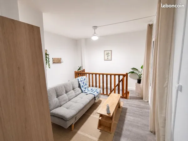 T2 duplex meublé 47 m² à Basse-Terre centre, disponible immédiatement