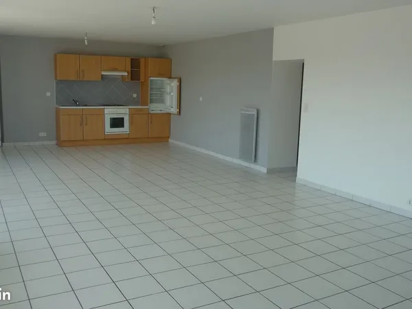 T3/T4 85M2 780 EUROS,rue de la gare à HENNEBONT
