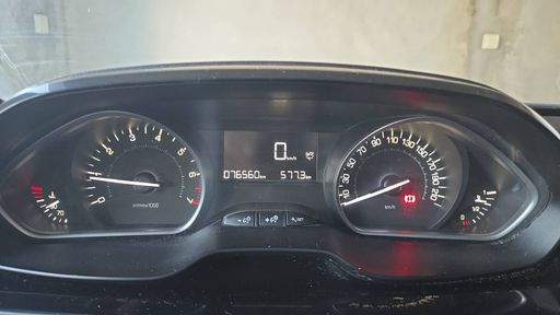 Peugeot 2008 1.2 PureTech 130 - Allure – 2018 – 76560 km – Essence – Boîte Manuelle — photo 30