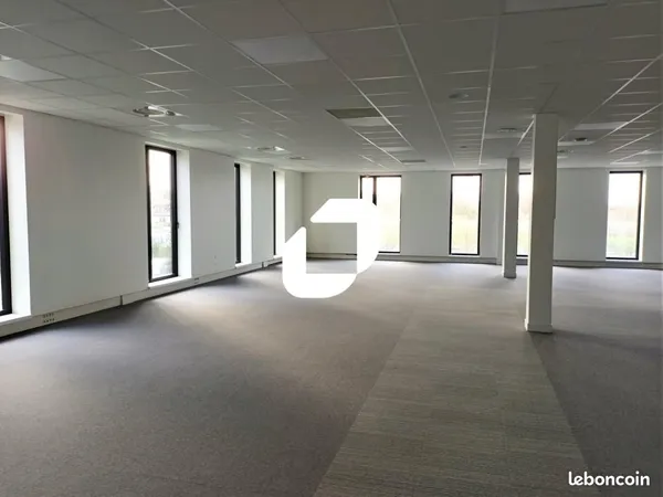 Bureaux 1 033 m²