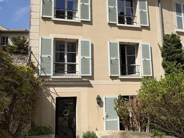 Vends maison récente style classique