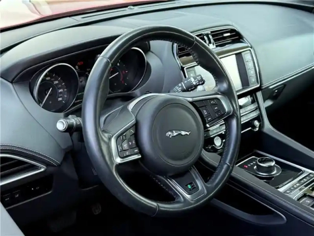 Jaguar F-Pace v6 3.0 d - 300 ch awd bva8 — photo 14