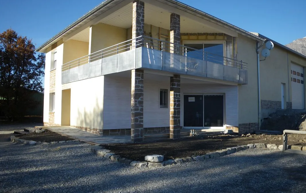 Photo 1