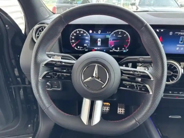 Mercedes Gla 200 d 150ch amg line 8g-dct — photo 11