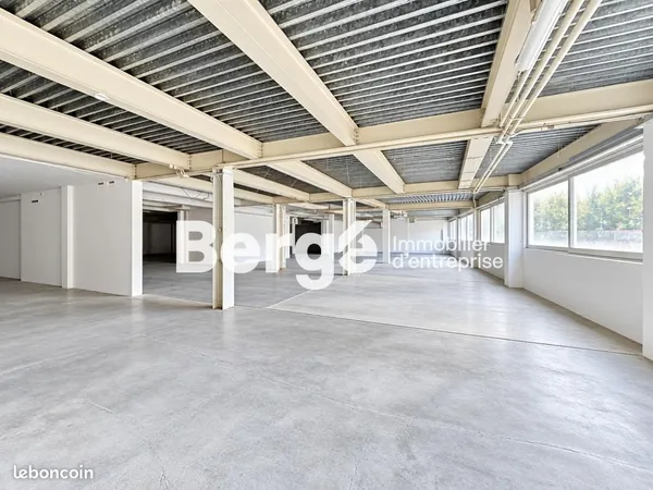 Local d'activité 1 073 m²