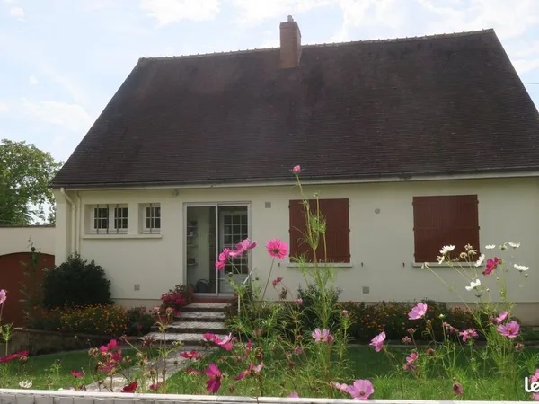 Maison de Qualité / Fortes potentialités / 5 pièces 125 m2 / 2 garages indépendants / Terrain arboré