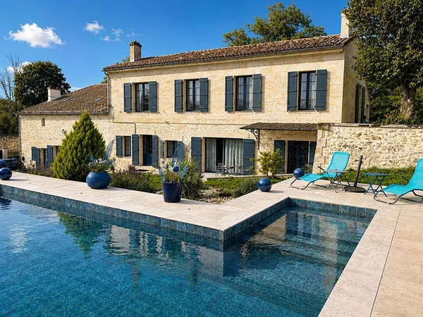 Maison 11 pièces 424 m²